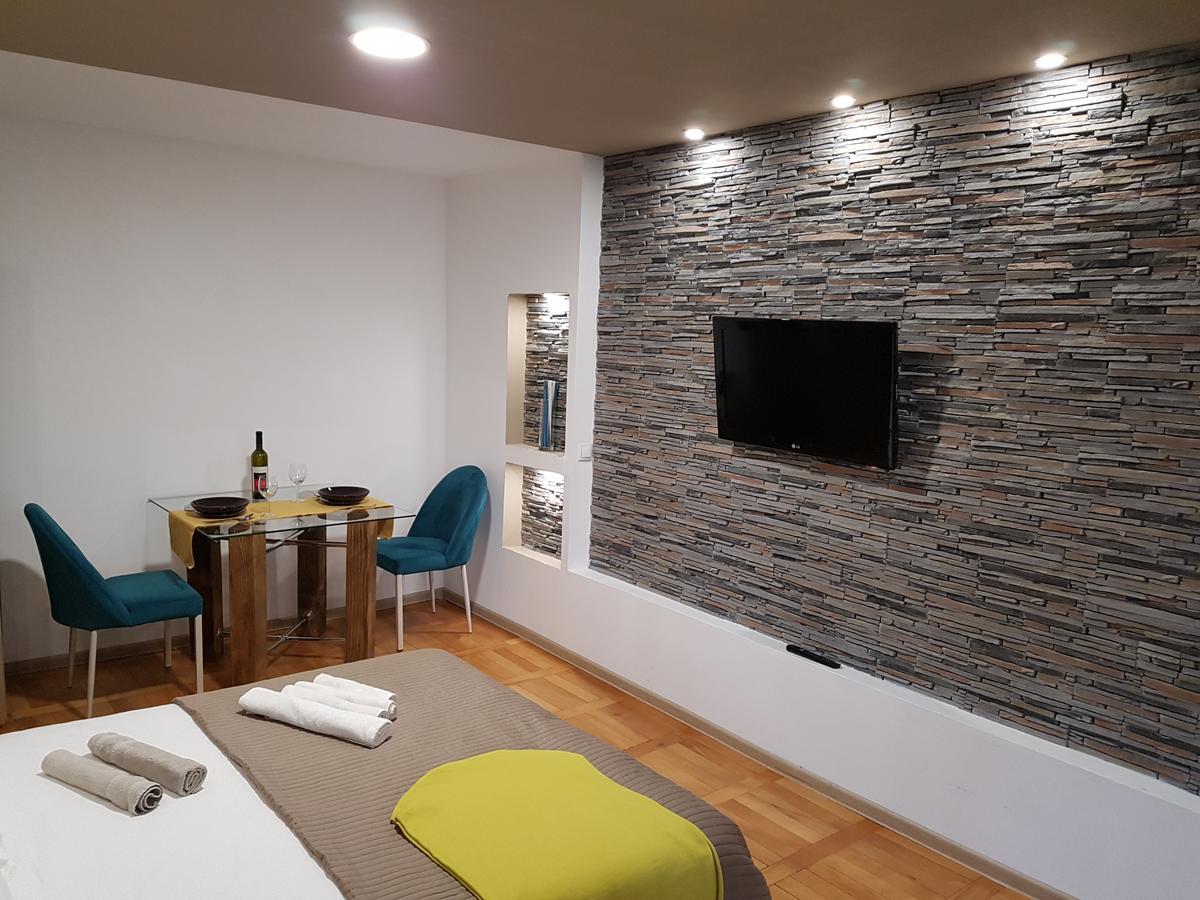 Woodstone Apartment Ploeszti Zewnętrze zdjęcie