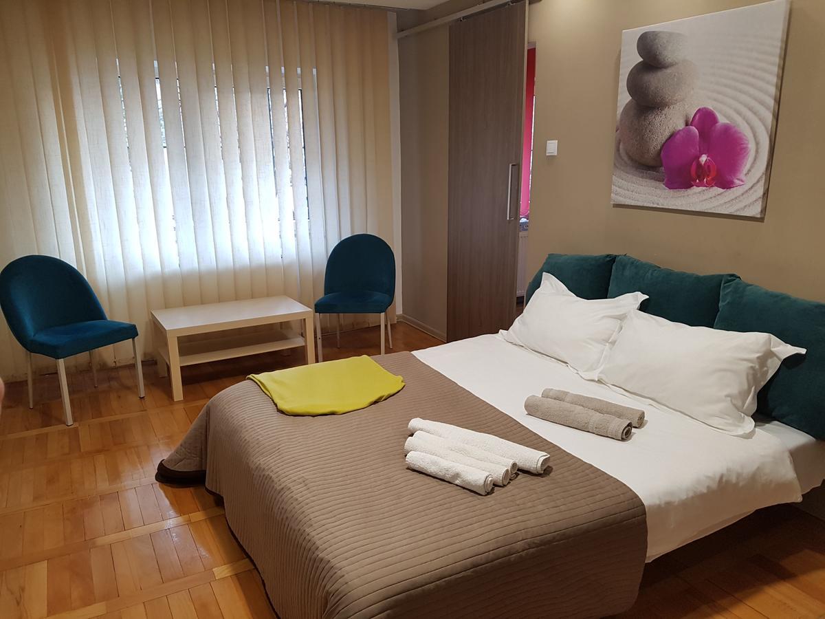 Woodstone Apartment Ploeszti Zewnętrze zdjęcie
